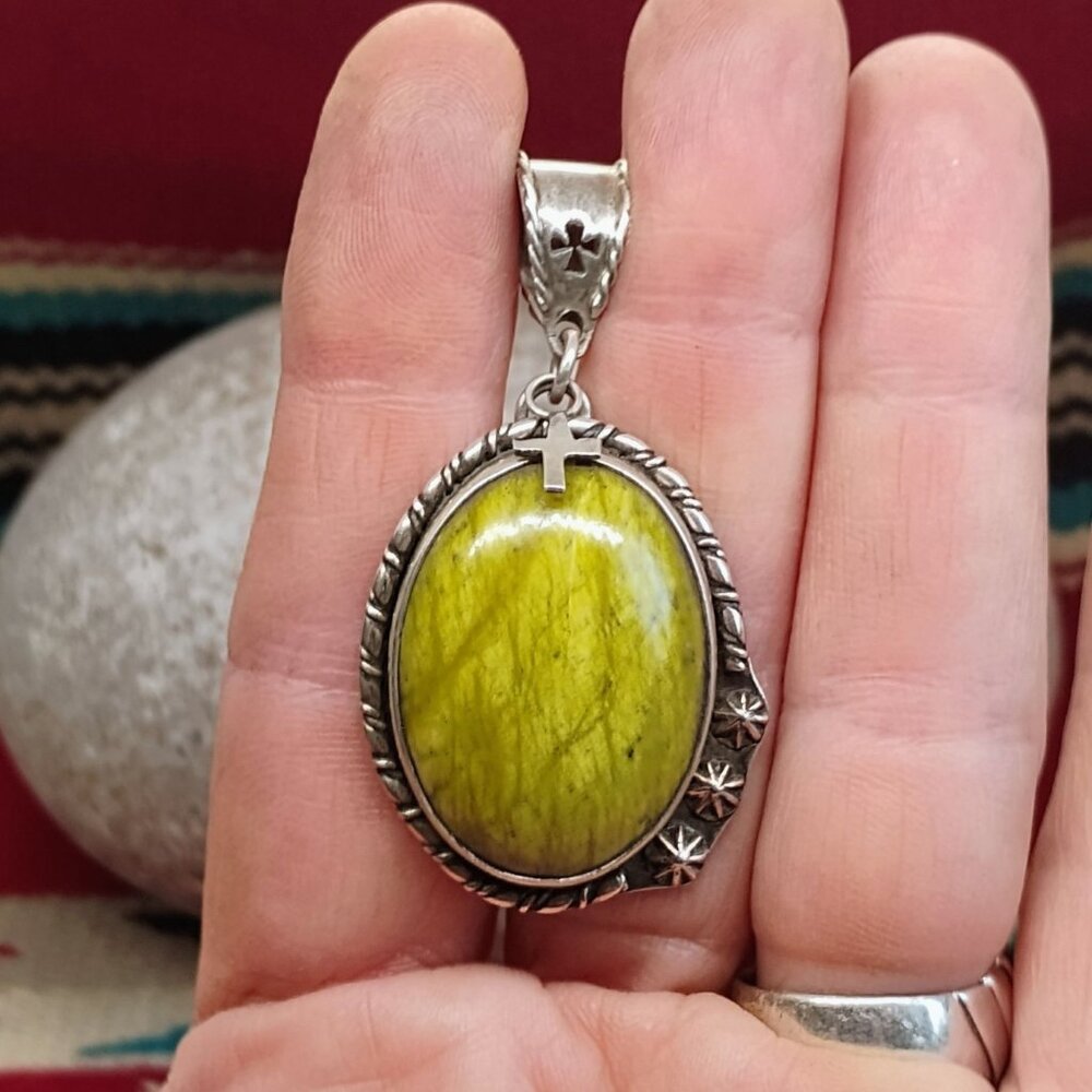 VTG Navajo Signed JB Sterling Large Green Stone Dangling Cross Pendant Unisex